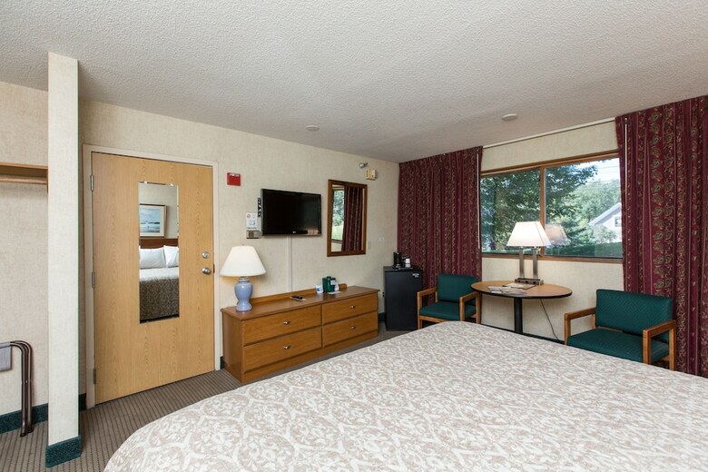Hotel Commodores Inn