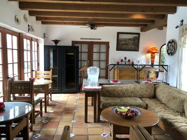 Hotel Villa Rosa Inn
