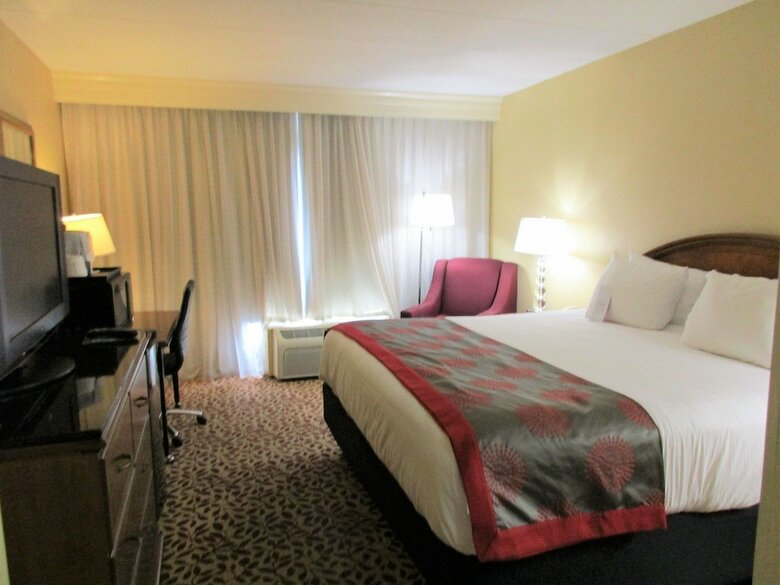 Hotel Ramada Plaza & Conf Center By Wyndham Fort Wayne