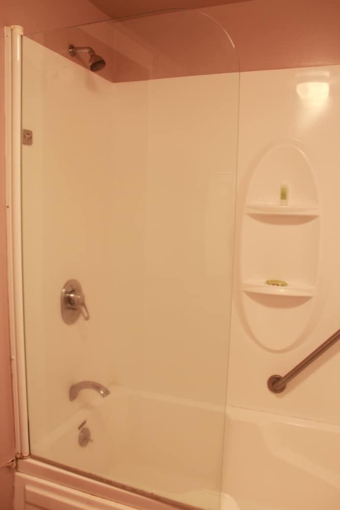 Tradewinds Hotel
