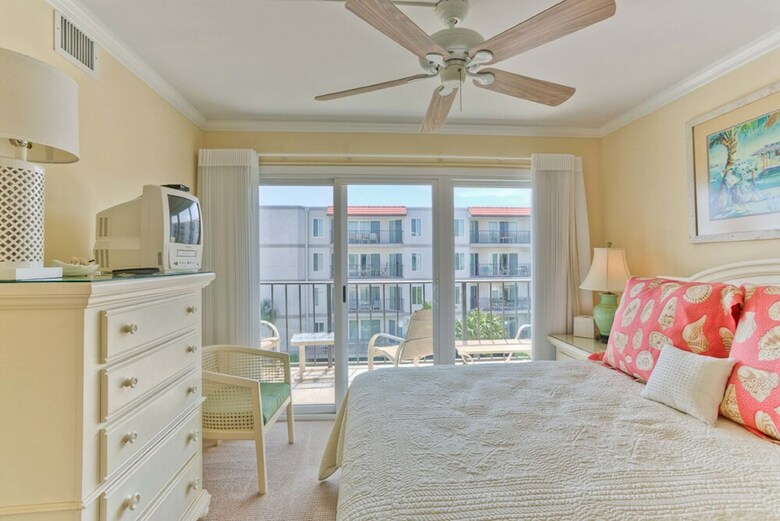 Hodnett Cooper's Beach Club