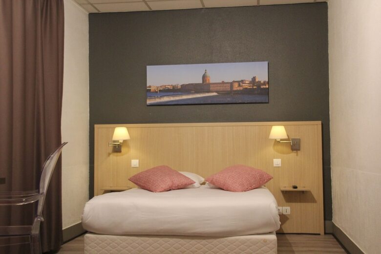 Hotel Vol De Nuit