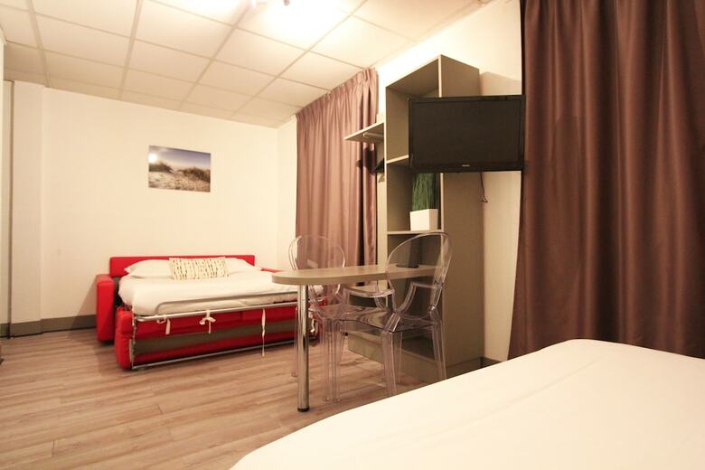 Hotel Vol De Nuit
