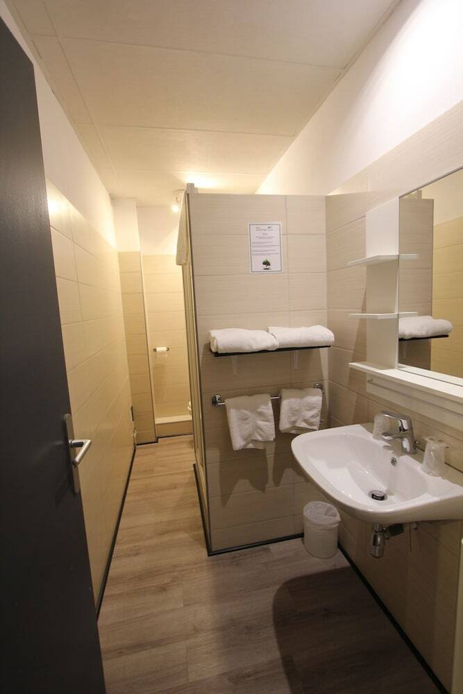 Hotel Vol De Nuit