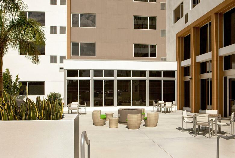 Hotel Element Miami Doral