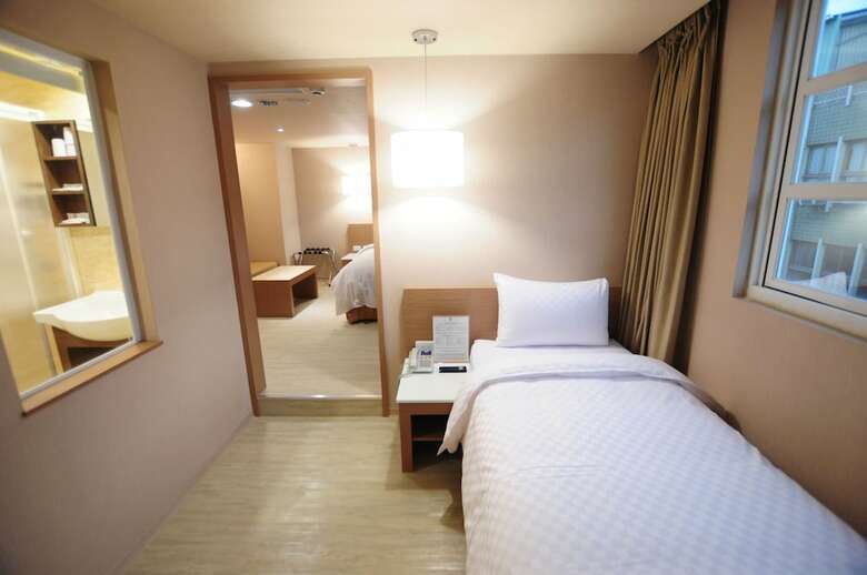 Kindness Hotel - Tainan Chihkan Tower