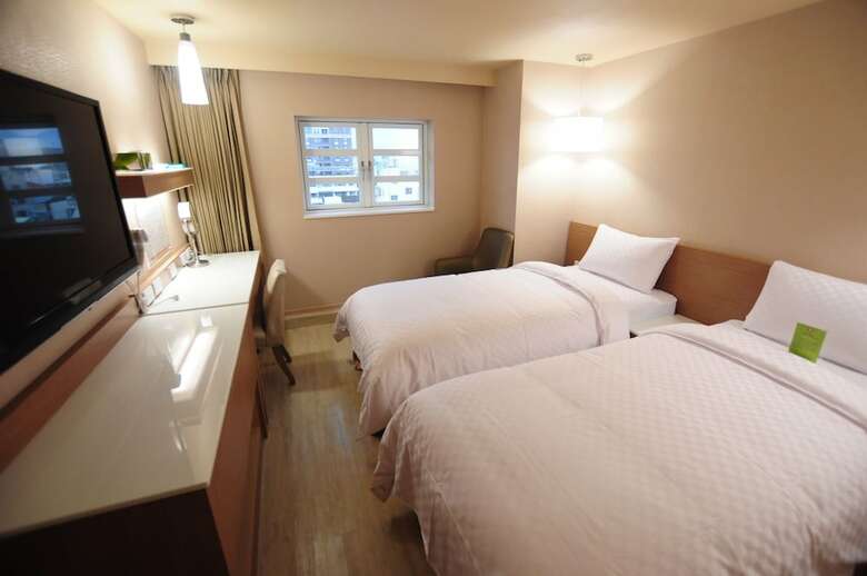 Kindness Hotel - Tainan Chihkan Tower
