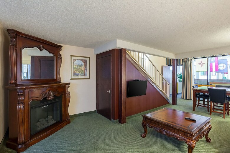 Hotel Magnuson Grand Desoto