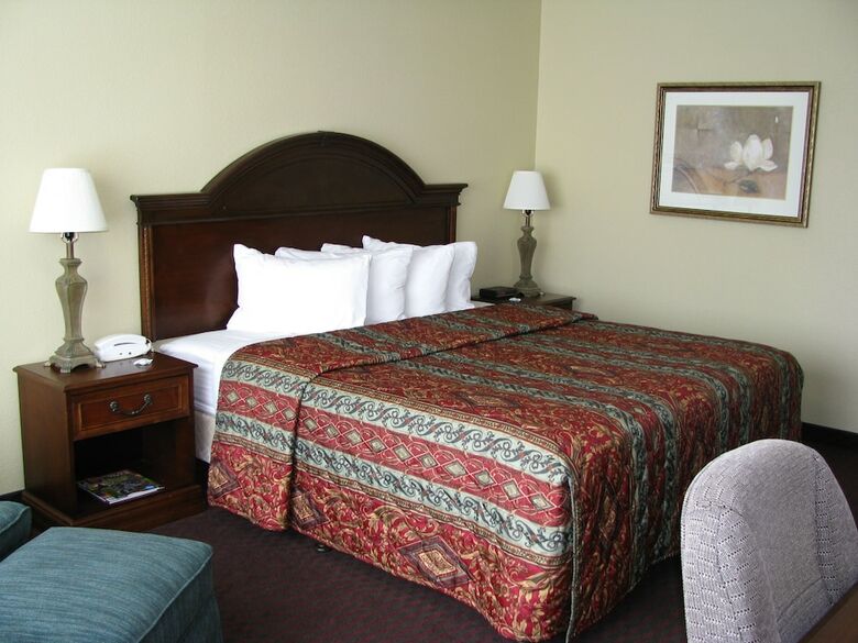 Le Ritz Hotel And Suites