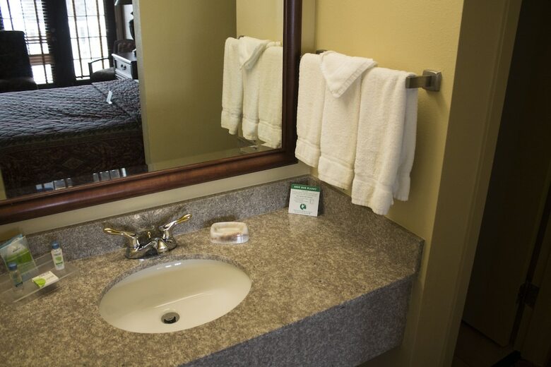 Le Ritz Hotel And Suites