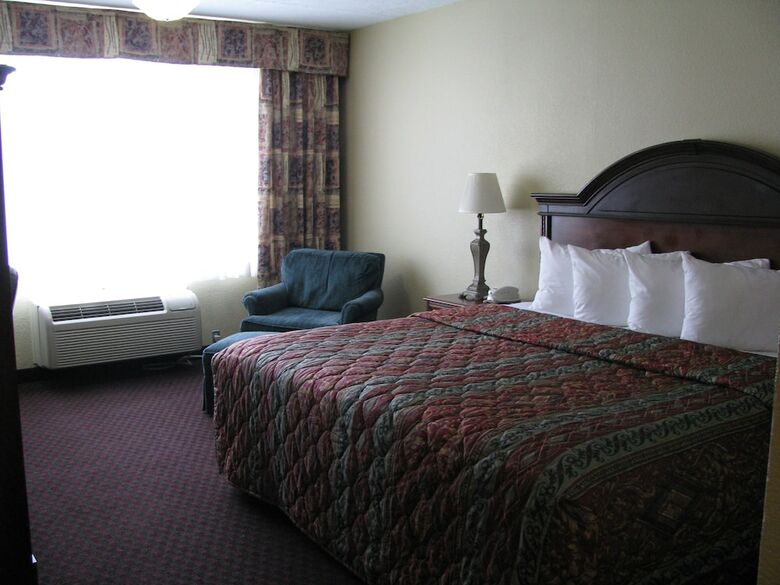 Le Ritz Hotel And Suites