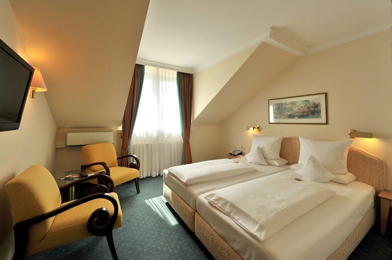 Court Hotel