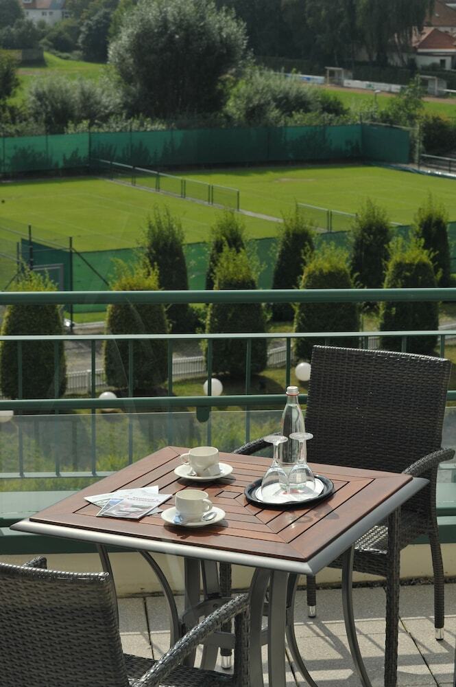 Court Hotel
