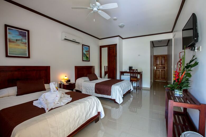 Hotel Arenas En Punta Leona