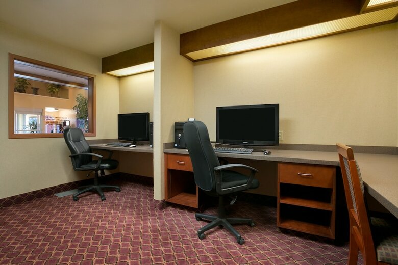Hotel Super 8 By Wyndham Fort Nelson Bc