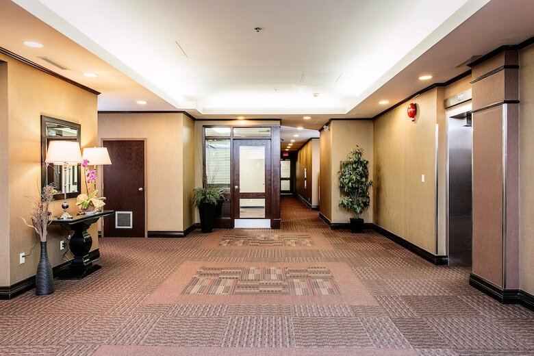 Campus Tower Suite Hotel