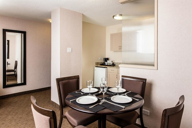 Campus Tower Suite Hotel