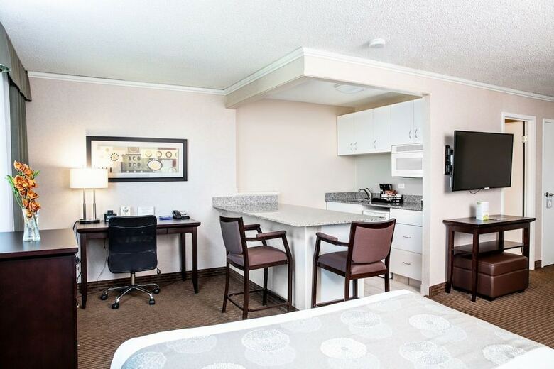 Campus Tower Suite Hotel