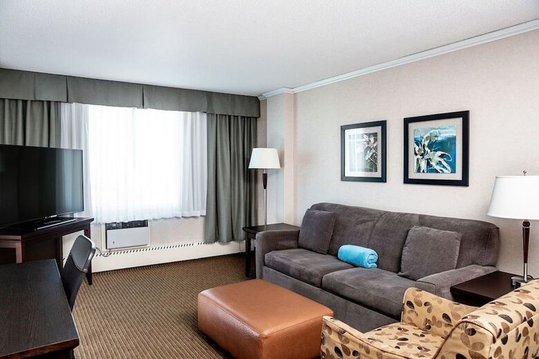 Campus Tower Suite Hotel
