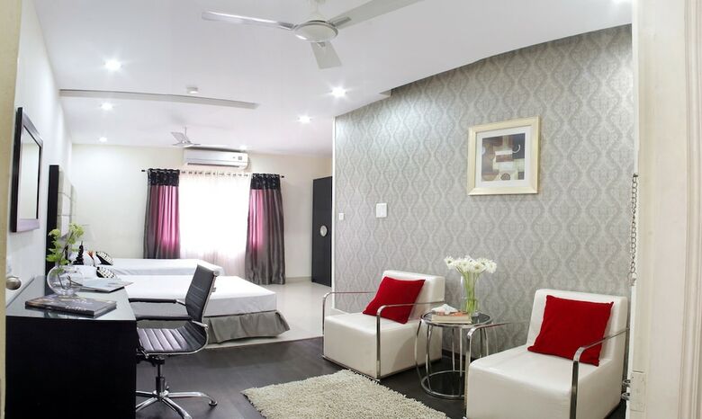 Hotel At Home Suites