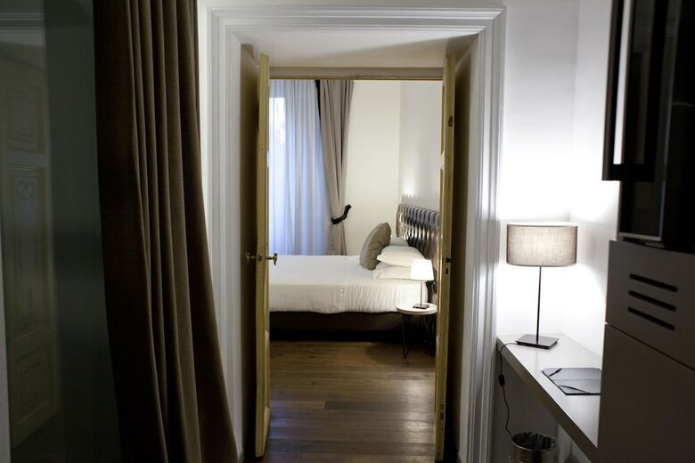 Piazza Farnese Luxury Suites