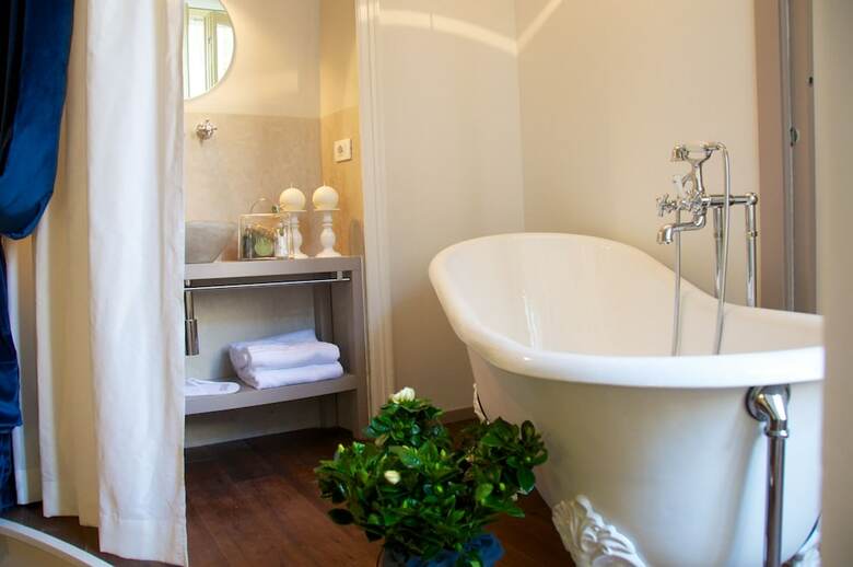 Piazza Farnese Luxury Suites