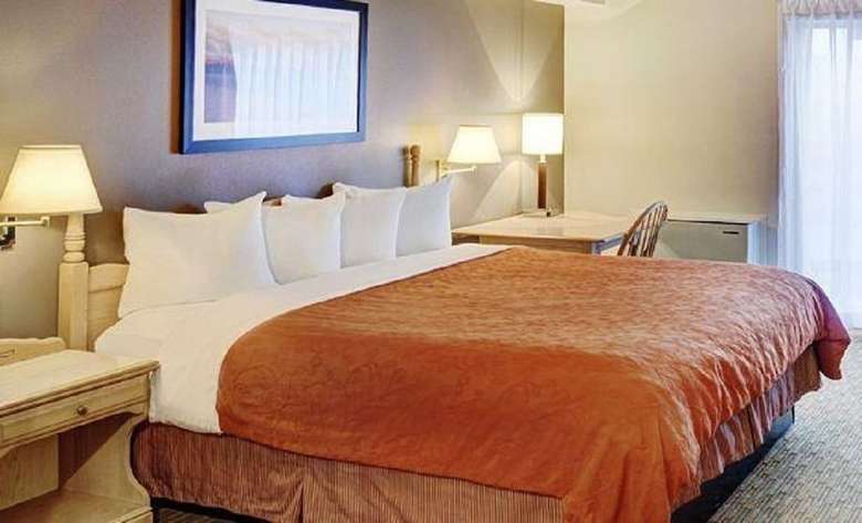 Hotel Thompson's Best Value Inn & Suites