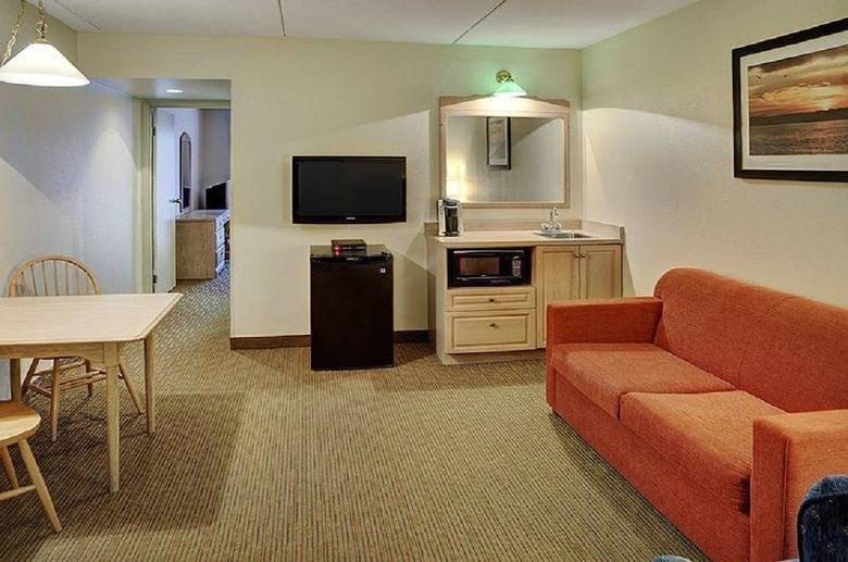 Hotel Thompson's Best Value Inn & Suites