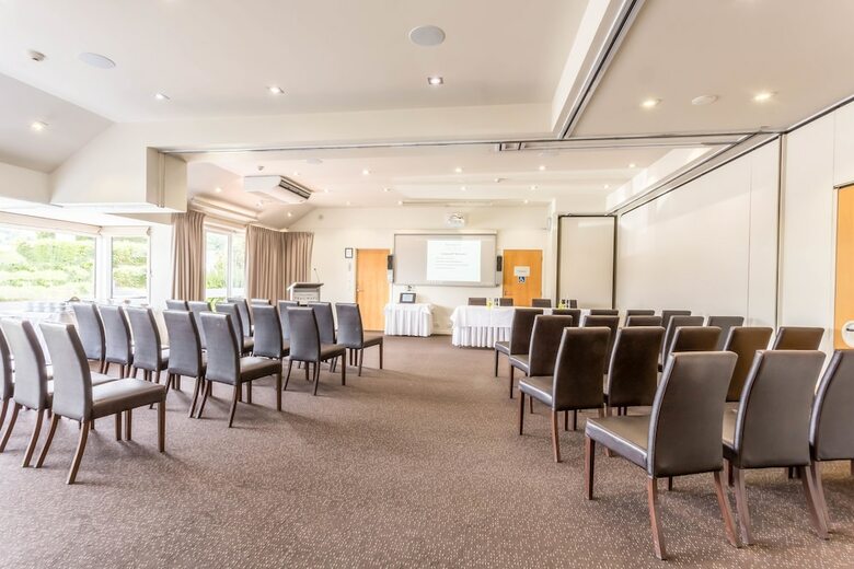 Trailways Hotel Nelson