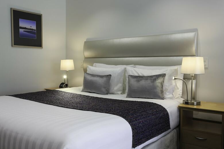 Trailways Hotel Nelson