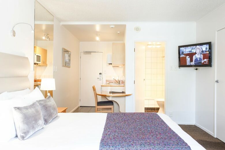 Trailways Hotel Nelson