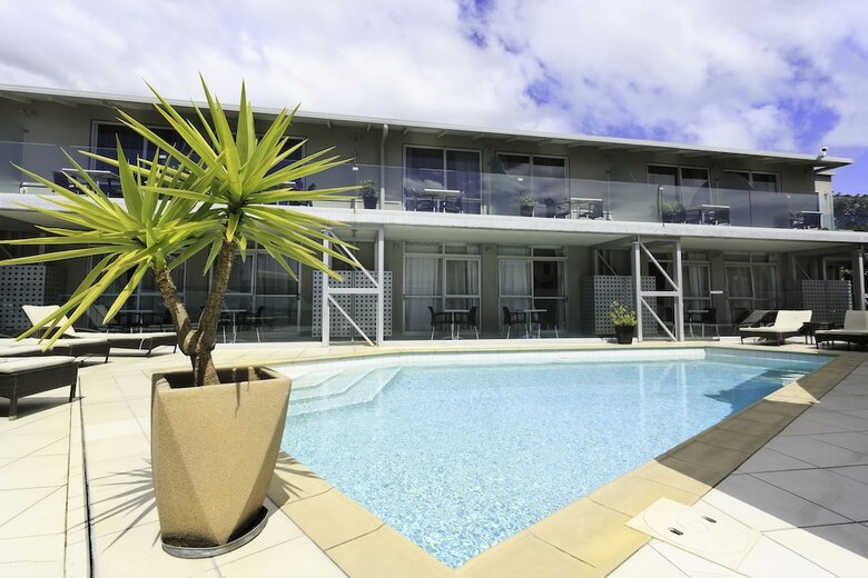 Trailways Hotel Nelson