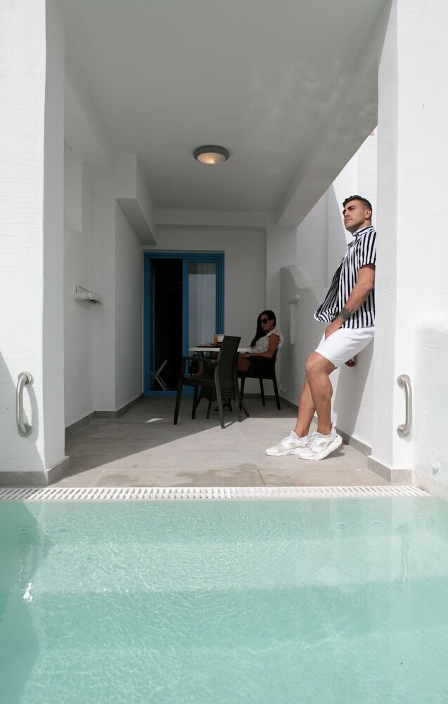 Liana Beach Hotel & Spa