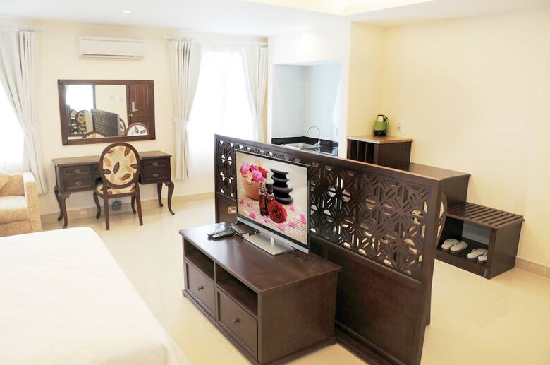 Crown Diamond Hotel