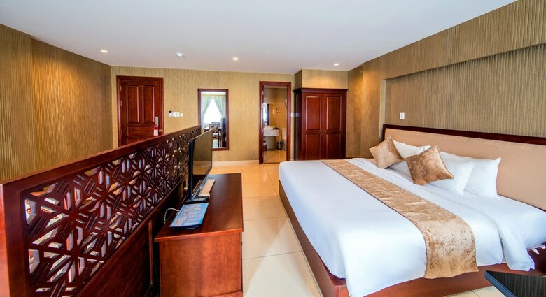 Crown Diamond Hotel