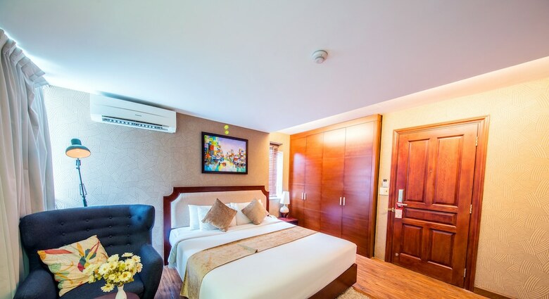 Crown Diamond Hotel