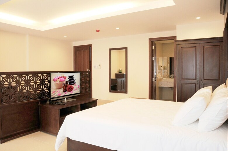 Crown Diamond Hotel
