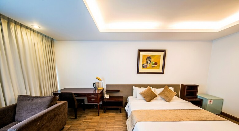 Crown Diamond Hotel