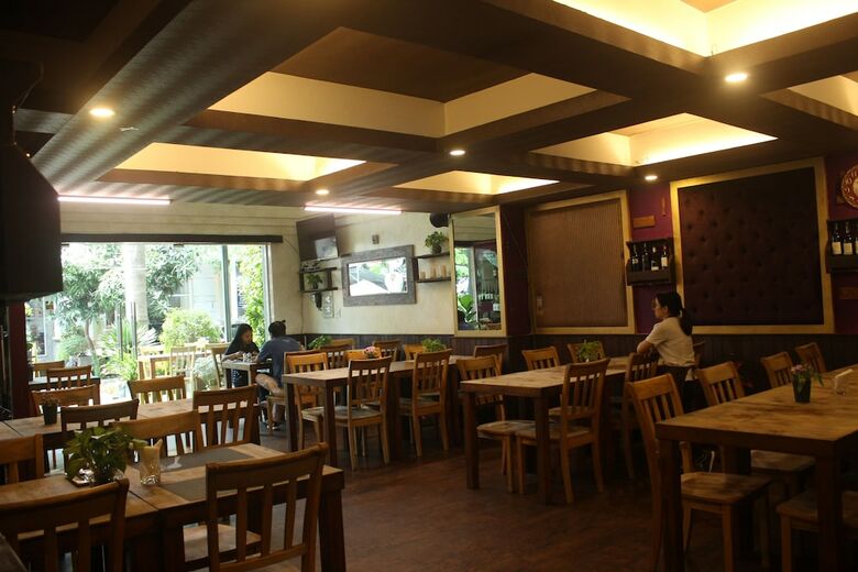 Crown Diamond Hotel