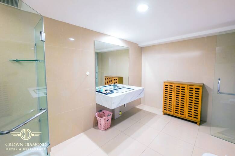 Crown Diamond Hotel