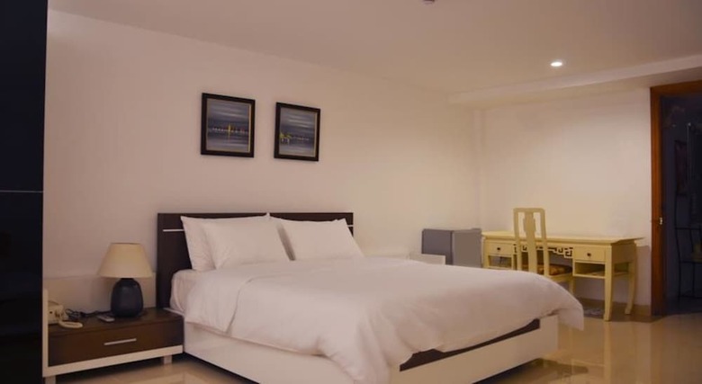 Crown Diamond Hotel