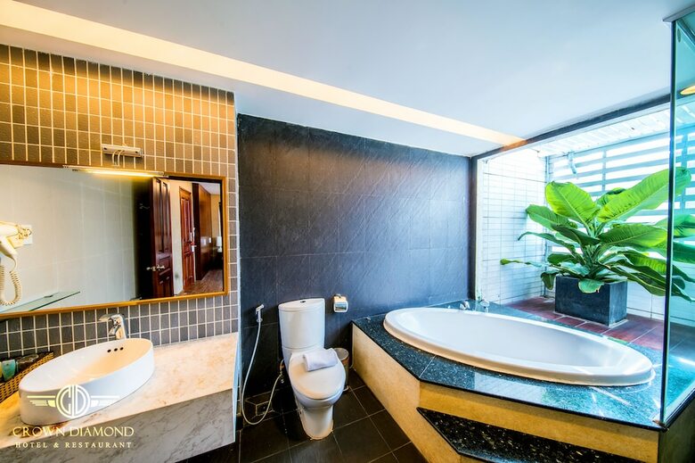Crown Diamond Hotel