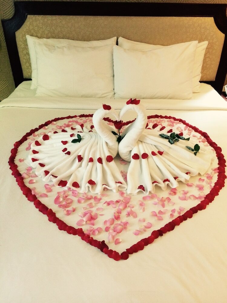 Crown Diamond Hotel