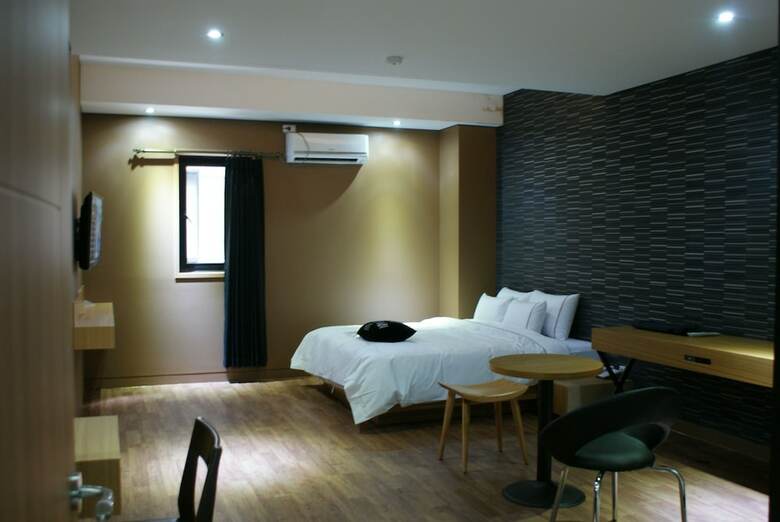 Central Plaza Hotel