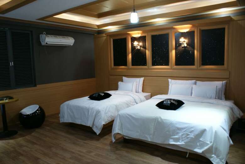 Central Plaza Hotel