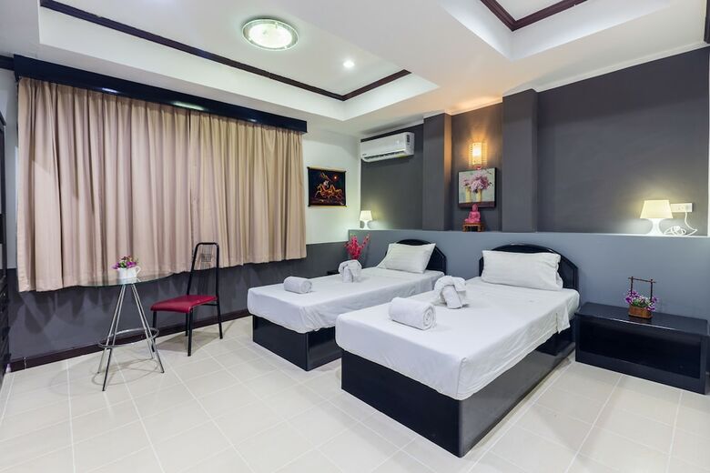 Hotel Grand Orchid Inn