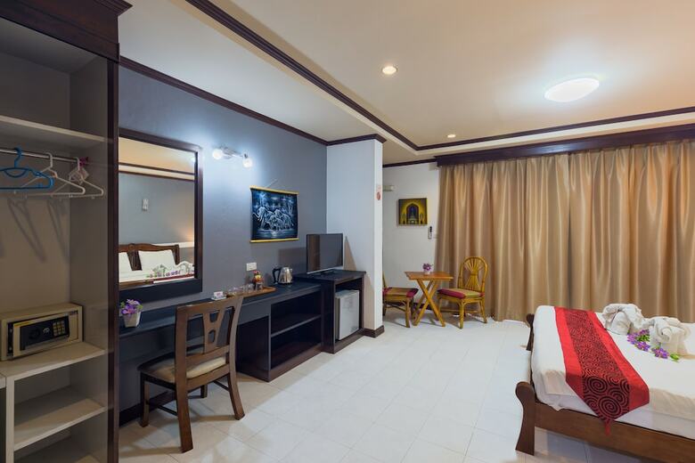 Hotel Grand Orchid Inn