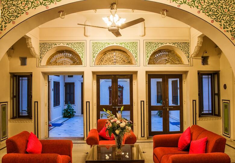 Hotel Diggi Palace