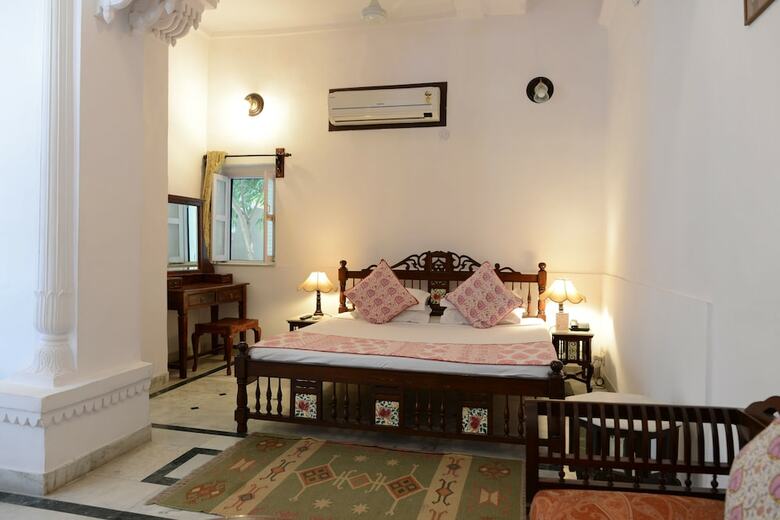 Hotel Diggi Palace