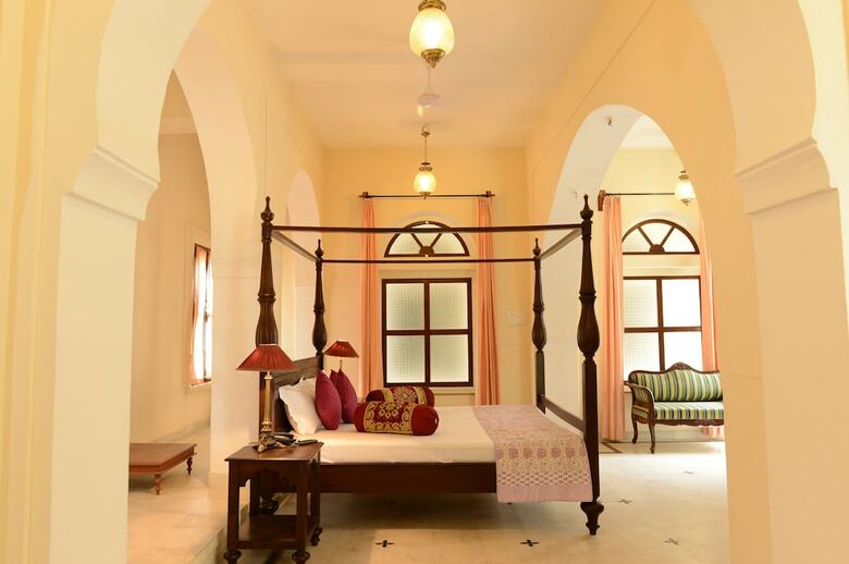 Hotel Diggi Palace